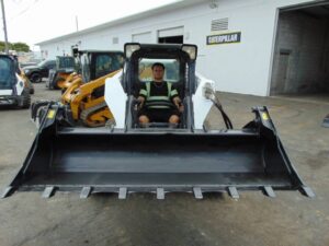 CATERPILLAR Skid Steer Attachment 4-IN-1 TOOTH HYDRAULIC BUCKET