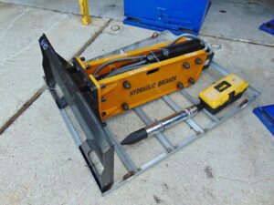 2025 WOLVERINE 750 HYDRAULIC SKID STEER CONCRETE BREAKER HAMMER high impact 750 - 2 chisel pins inclided - 1,300 pounds