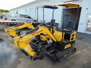 2026 AGROTK H-12R MINI-Excavator - Bucket & Thumb - 3,500 LBS - 12
