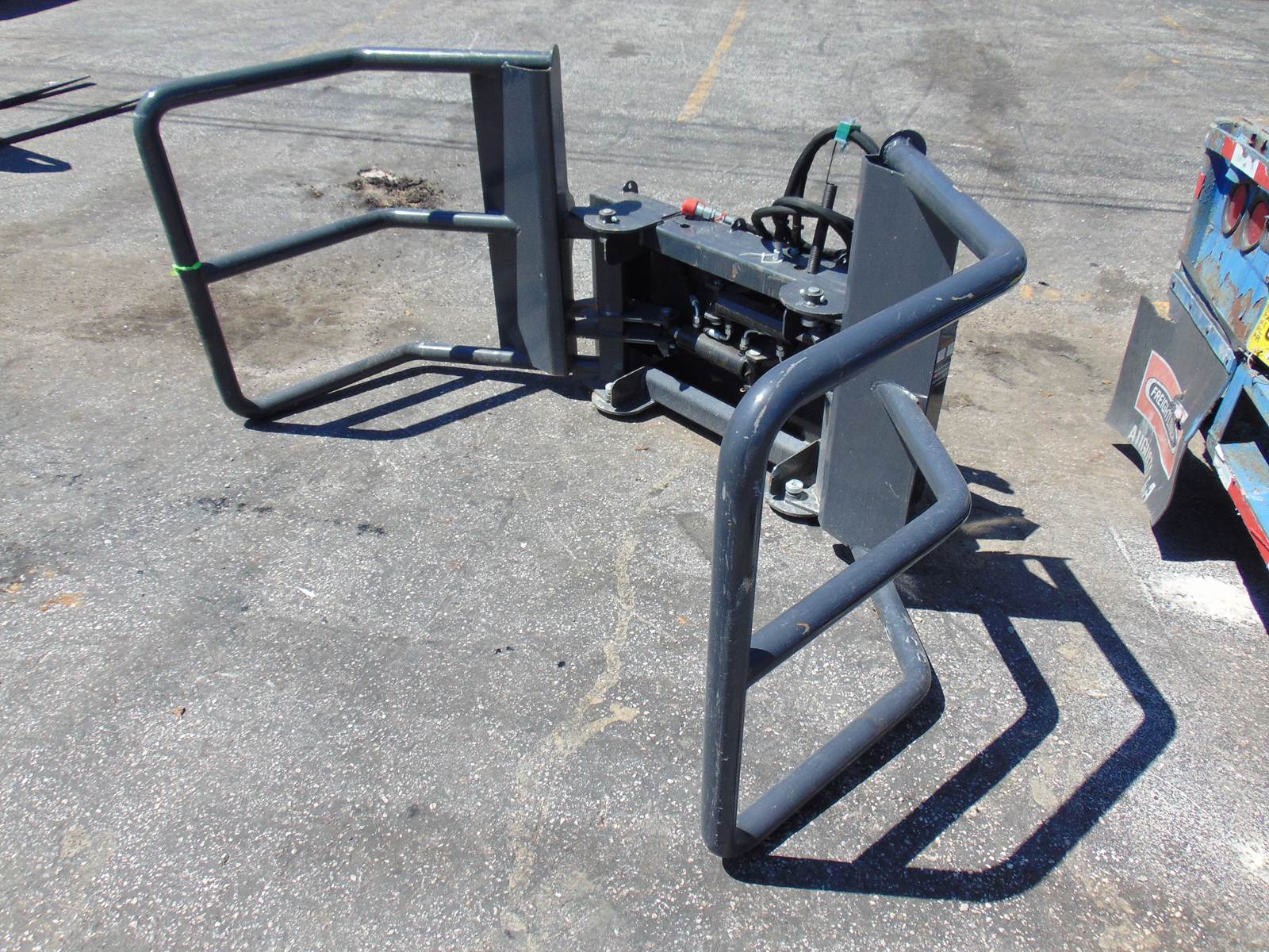 2026 WOLVERINE ATTACHMENTS BSH -12-75D HAY BALE SQUEEZE CLAMP - UNIVERSAL SKID STEER ATTACHMENT - 2,400 LB LIFT CAPACITY - Image 4