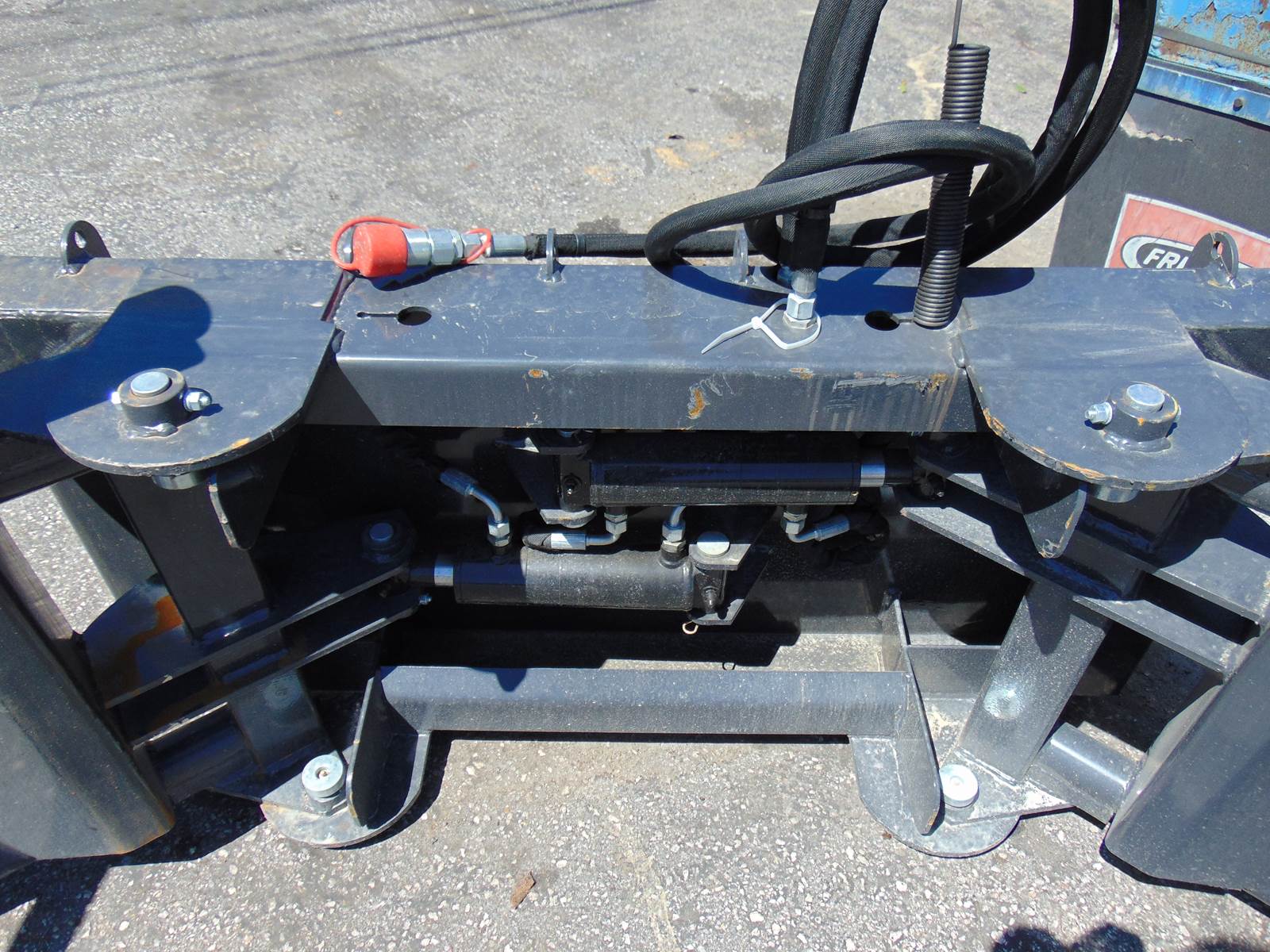 2026 WOLVERINE ATTACHMENTS BSH -12-75D HAY BALE SQUEEZE CLAMP - UNIVERSAL SKID STEER ATTACHMENT - 2,400 LB LIFT CAPACITY - Image 5