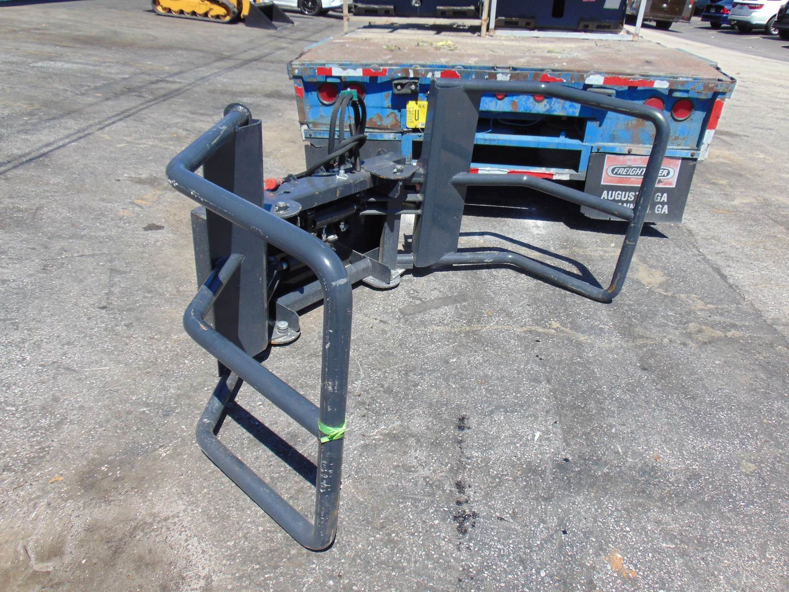 2026 WOLVERINE ATTACHMENTS BSH -12-75D HAY BALE SQUEEZE CLAMP - UNIVERSAL SKID STEER ATTACHMENT - 2,400 LB LIFT CAPACITY - Image 6