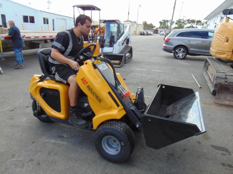 2024 AGT HR230 3 WHEEL DRIVE - FRONT END LOADER - ZERO TURN - 450 LB LIFT CAPACITY - LANDSCAPER'S DREAM - Image 3