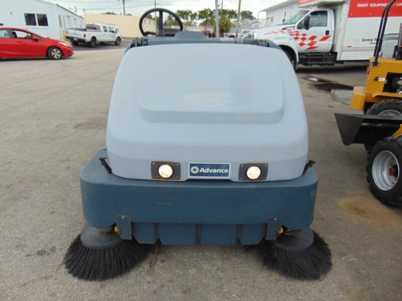 2017 ADVANCE PROTERRA 5130-LPG "TRI-SWEEP" RIDING FLOOR / STREET SWEEPER LP POWERED KUBOTA ENGINE - ONLY 324 ORIGINAL HOURS - WATER SPRAYER SYSTEM - Image 2