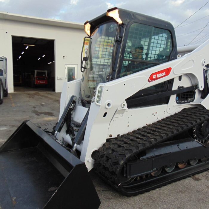 2017 BOBCAT T-770 TURBO 2 SPEED "HIGH FLOW" SUPER LOADED - JOYSTICKS - STEREO - HD COOLING PKG - ONLY 1,690 HOURS