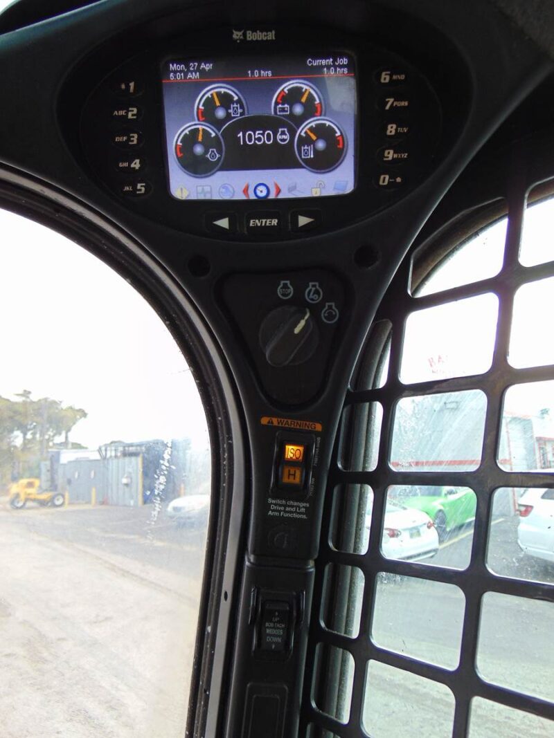 2017 BOBCAT T-770 TURBO 2 SPEED "HIGH FLOW" SUPER LOADED - JOYSTICKS - STEREO - HD COOLING PKG - ONLY 1,690 HOURS - Image 33