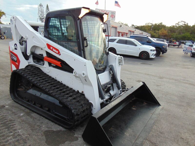 2017 BOBCAT T-770 TURBO 2 SPEED "HIGH FLOW" SUPER LOADED - JOYSTICKS - STEREO - HD COOLING PKG - ONLY 1,690 HOURS - Image 8