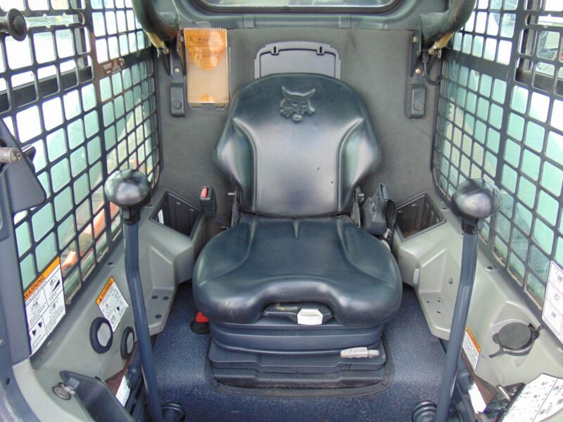 2014 BOBCAT T750 TURBO "KUBOTA" DIESEL - HEATED AND A/C CAB - BRAND NEW TRACKS - SUPER LOW HOURS - BOB TACH POWER COUPLER - Image 16