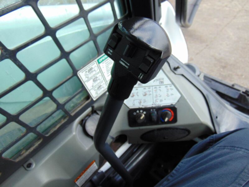 2014 BOBCAT T750 TURBO "KUBOTA" DIESEL - HEATED AND A/C CAB - BRAND NEW TRACKS - SUPER LOW HOURS - BOB TACH POWER COUPLER - Image 19