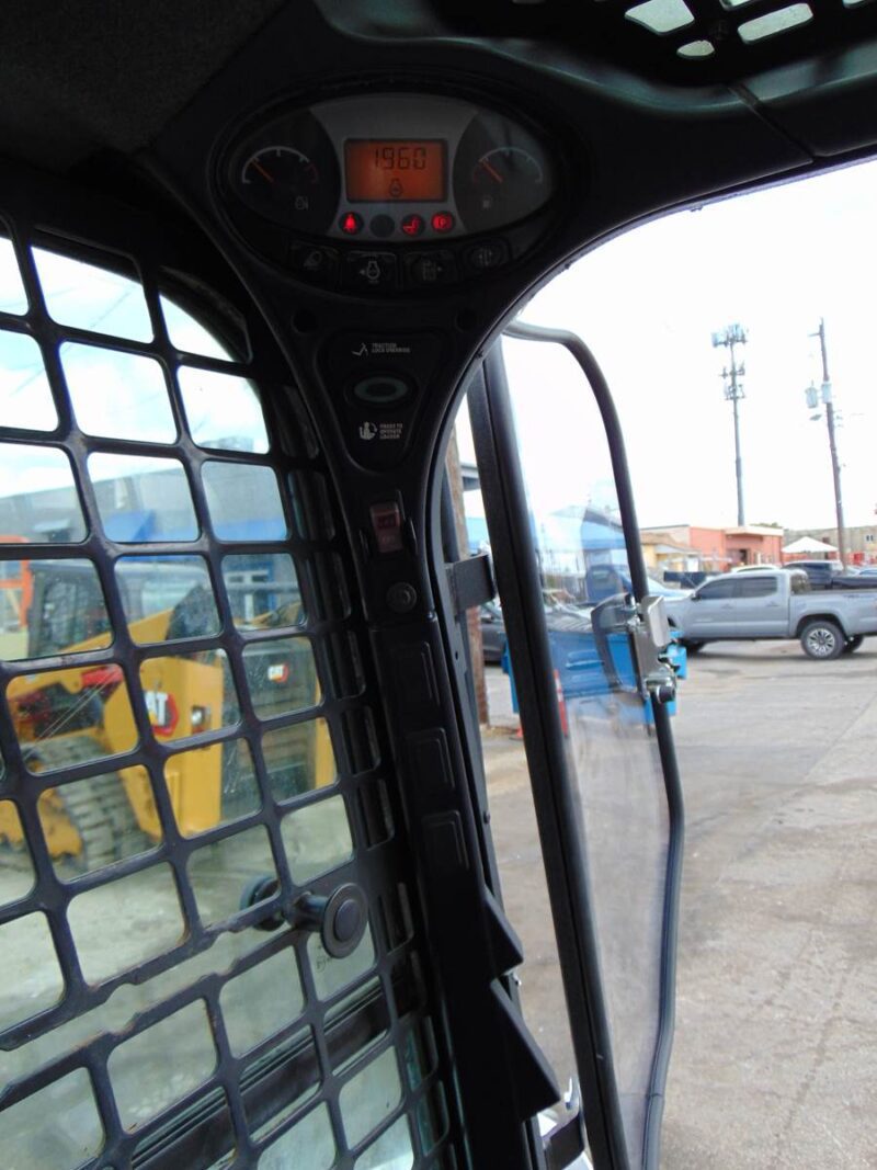 2014 BOBCAT T750 TURBO "KUBOTA" DIESEL - HEATED AND A/C CAB - BRAND NEW TRACKS - SUPER LOW HOURS - BOB TACH POWER COUPLER - Image 23