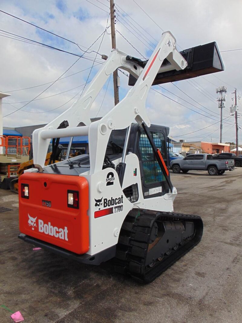 2014 BOBCAT T750 TURBO "KUBOTA" DIESEL - HEATED AND A/C CAB - BRAND NEW TRACKS - SUPER LOW HOURS - BOB TACH POWER COUPLER - Image 28