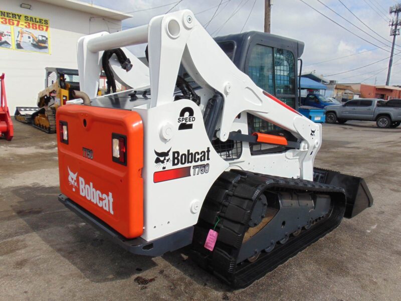 2014 BOBCAT T750 TURBO "KUBOTA" DIESEL - HEATED AND A/C CAB - BRAND NEW TRACKS - SUPER LOW HOURS - BOB TACH POWER COUPLER - Image 6