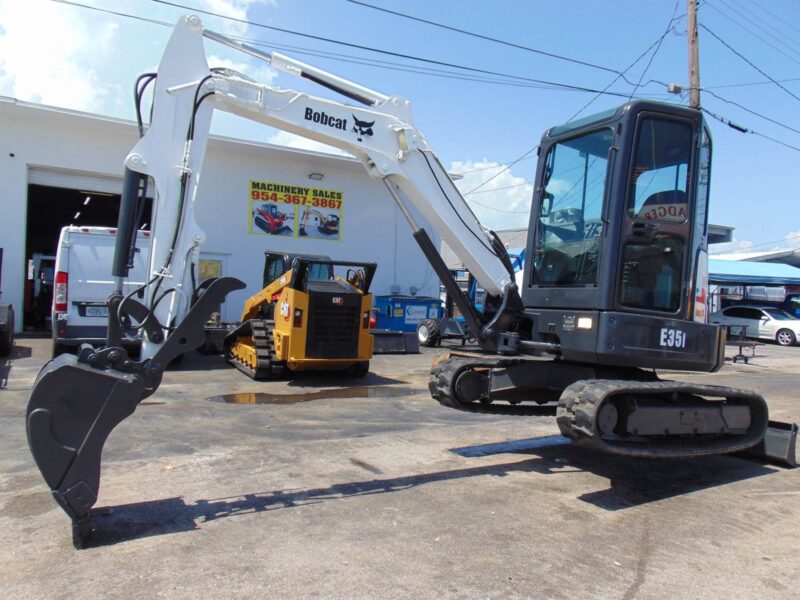2015 BOBCAT E35 MINI EXCAVATOR "ENCLOSED COMFORT CAB" ICE COLD AC - HEAT - QUICK CONNECT - HYDRAULIC THUMB - ONLY 2,151 HOURS