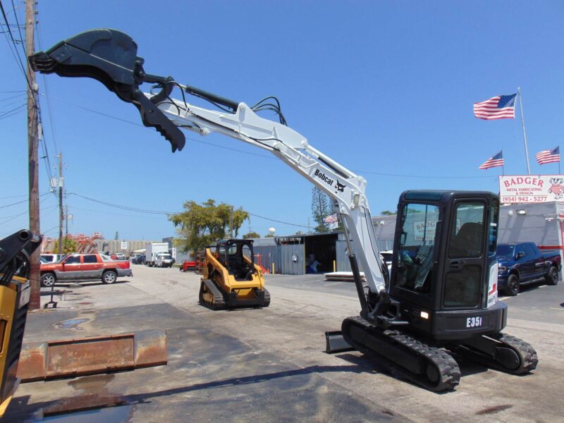 2015 BOBCAT E35 MINI EXCAVATOR "ENCLOSED COMFORT CAB" ICE COLD AC - HEAT - QUICK CONNECT - HYDRAULIC THUMB - ONLY 2,151 HOURS - Image 28