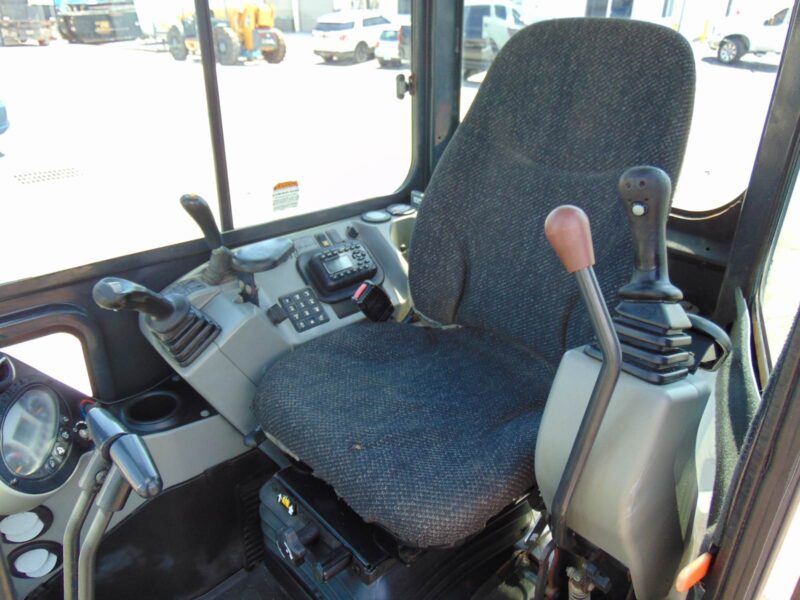 2015 BOBCAT E35 MINI EXCAVATOR "ENCLOSED COMFORT CAB" ICE COLD AC - HEAT - QUICK CONNECT - HYDRAULIC THUMB - ONLY 2,151 HOURS - Image 8