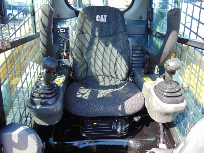2015 Caterpillar CAT 289D "XPS-HIGH FLOW" TURBO 2 SPEED - SUPER LOADED - JOYSTICKS - CAMERA - HEAT AND AC - NEW TRACKS AND SPROCKETS TODAY - Image 10