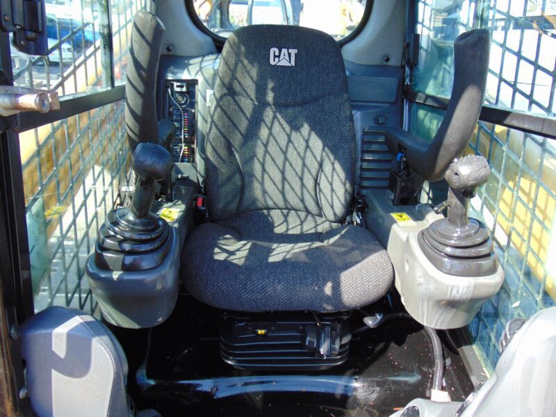 2015 Caterpillar CAT 289D "XPS-HIGH FLOW" TURBO 2 SPEED - SUPER LOADED - JOYSTICKS - CAMERA - HEAT AND AC - NEW TRACKS AND SPROCKETS TODAY - Image 11
