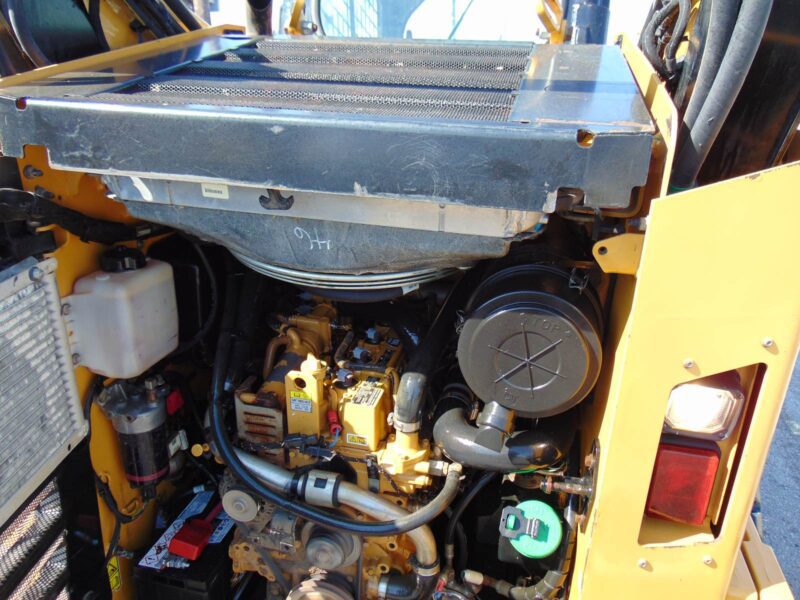 2015 Caterpillar CAT 289D "XPS-HIGH FLOW" TURBO 2 SPEED - SUPER LOADED - JOYSTICKS - CAMERA - HEAT AND AC - NEW TRACKS AND SPROCKETS TODAY - Image 24