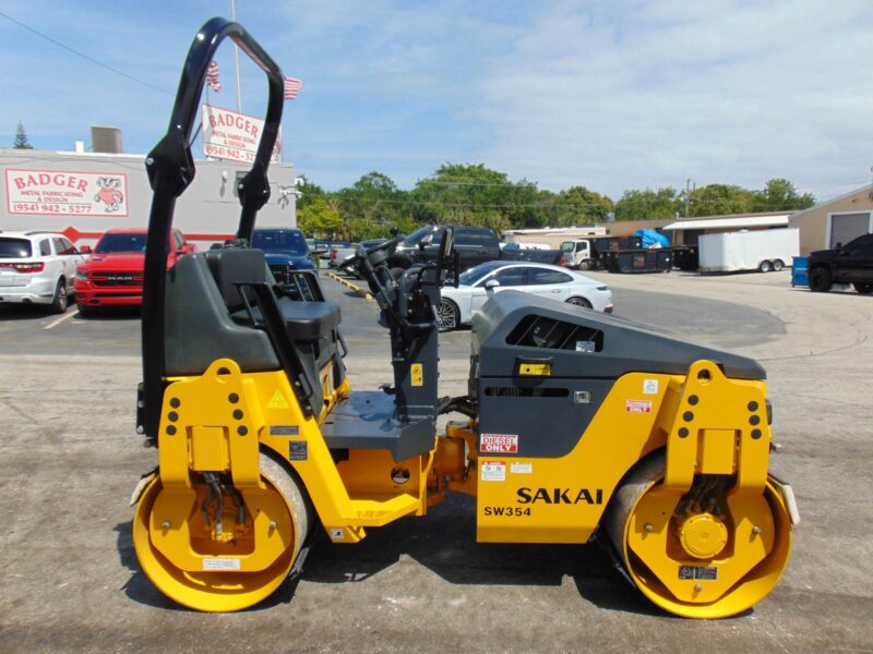 2018 SAKAI SK354 TANDEM SMOOTH 52" DRUM 7K LB Roller Vibratory Compactor - ONLY 1,877 HOURS - KUBOTA DIESEL