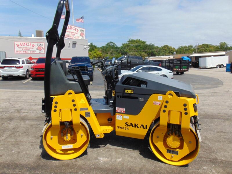 2018 SAKAI SK354 TANDEM SMOOTH 52" DRUM 7K LB Roller Vibratory Compactor - ONLY 1,877 HOURS - KUBOTA DIESEL - Image 25
