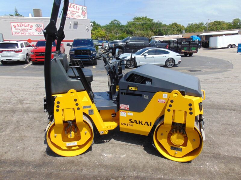 2018 SAKAI SK354 TANDEM SMOOTH 52" DRUM 7K LB Roller Vibratory Compactor - ONLY 1,877 HOURS - KUBOTA DIESEL - Image 29