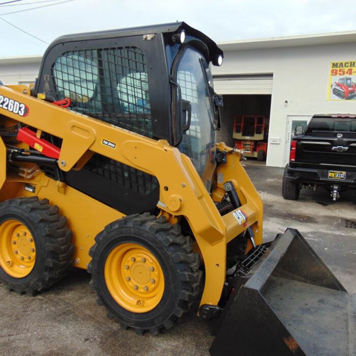2022 CAT 226D3 TURBO "67 HP" MINI 5,800 LB WHEEL LOADER - ENCLOSED A/C CAB - PWR COUPLER - JOYSTICKS - FULLY SERVICED - 1,425 HOURS
