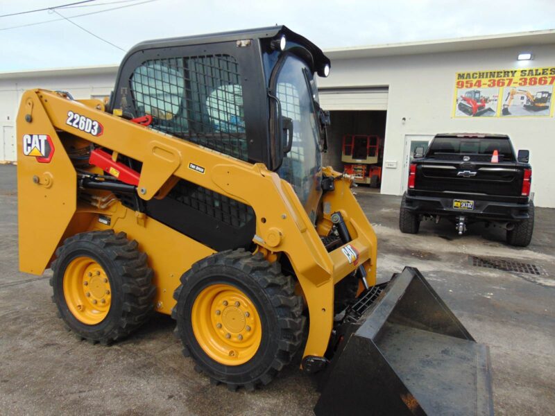 2022 CAT 226D3 TURBO "67 HP" MINI 5,800 LB WHEEL LOADER - ENCLOSED A/C CAB - PWR COUPLER - JOYSTICKS - FULLY SERVICED - 1,425 HOURS