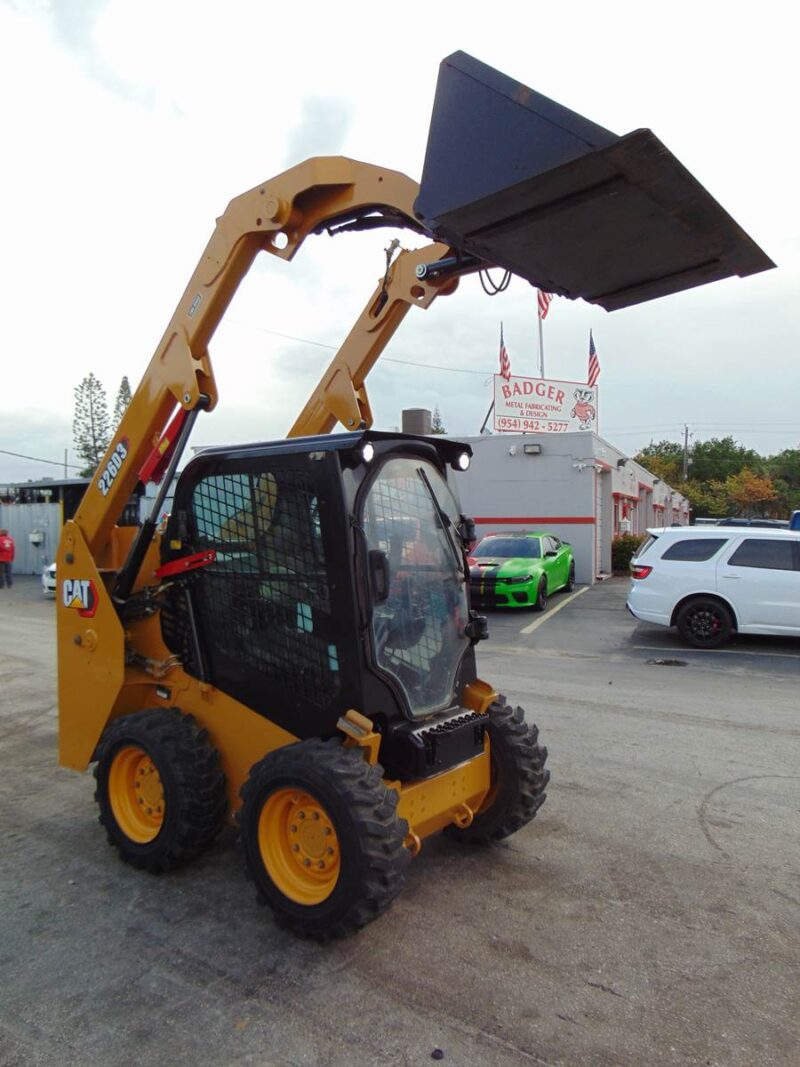 2022 CAT 226D3 TURBO "67 HP" MINI 5,800 LB WHEEL LOADER - ENCLOSED A/C CAB - PWR COUPLER - JOYSTICKS - FULLY SERVICED - 1,425 HOURS - Image 9