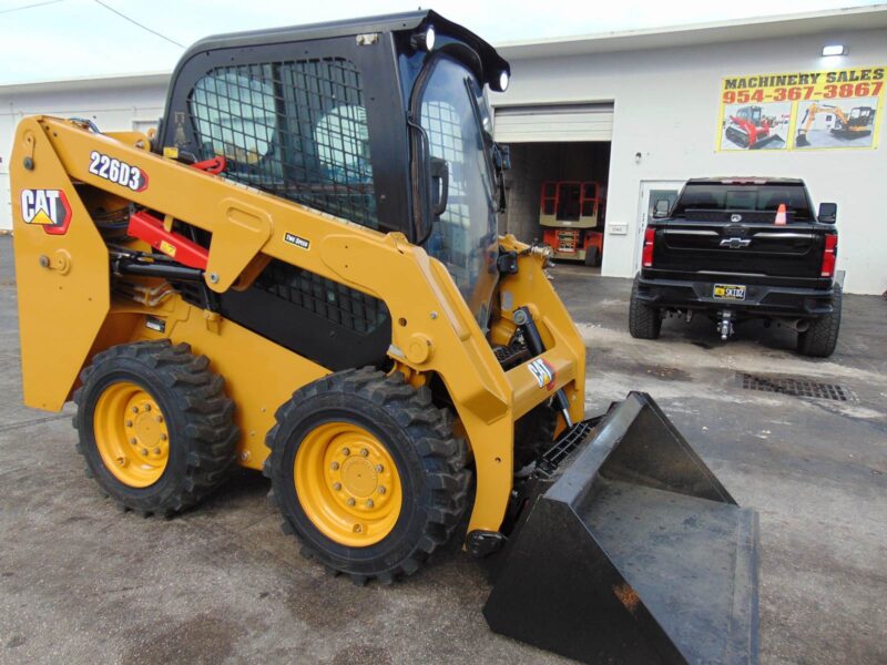2022 CAT 226D3 TURBO "67 HP" MINI 5,800 LB WHEEL LOADER - ENCLOSED A/C CAB - PWR COUPLER - JOYSTICKS - FULLY SERVICED - 1,425 HOURS - Image 3