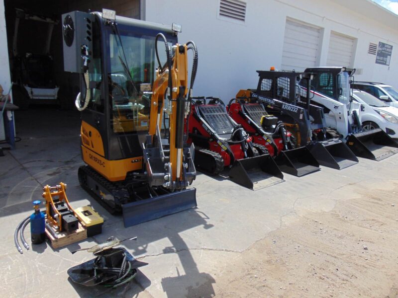 NEW 2025 AGT INDUSTRIAL QK18RXS-C "AIR CONDITIONED CAB" 2,300 LBS - PILOT CONTROLS - HYDRAULIC THUMB - CONCRETE BREAKER - BRUSH CUTTER - ALL INCLUDED - Image 3