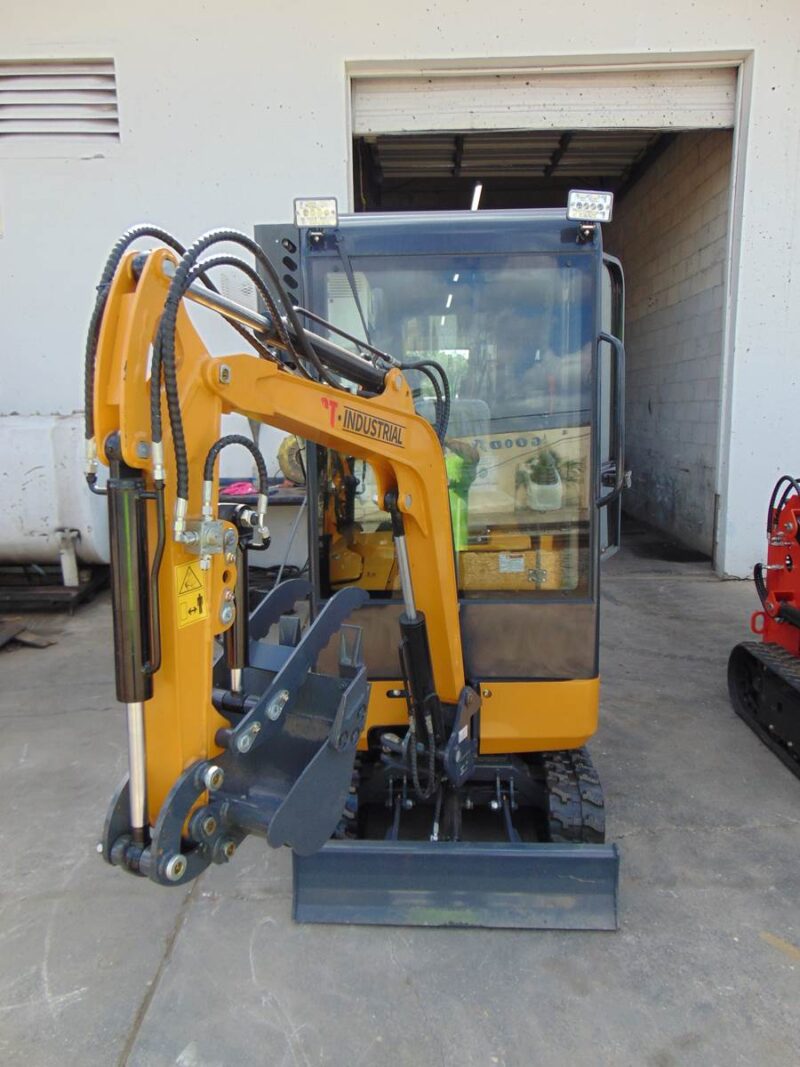 NEW 2025 AGT INDUSTRIAL QK18RXS-C "AIR CONDITIONED CAB" 2,300 LBS - PILOT CONTROLS - HYDRAULIC THUMB - CONCRETE BREAKER - BRUSH CUTTER - ALL INCLUDED - Image 36