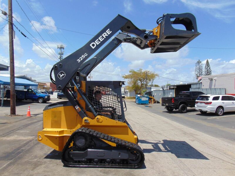 2020 JOHN DEERE 325G TURBO 2 SPEED TRACK LOADER - YANMAR 74.9 HP (NO DEF) - 9,500 LB OPERATING WEIGHT - JOYSTICKS - 1,214 HOURS - NEW GRAPPLE INCLUDED - Image 3
