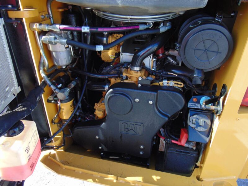 2021 CAT 272D3-XE "110 HP MONSTER" SUPER HIGH FLOW *LOADED WITH OPTIONS* HEATED AIR RIDE SEAT - STEREO - CAMERA - COUNTERWEIGHT PKG - ONLY 1,640 HOURS - Image 12