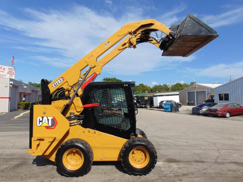 2021 CAT 272D3-XE "110 HP MONSTER" SUPER HIGH FLOW *LOADED WITH OPTIONS* HEATED AIR RIDE SEAT - STEREO - CAMERA - COUNTERWEIGHT PKG - ONLY 1,640 HOURS - Image 17