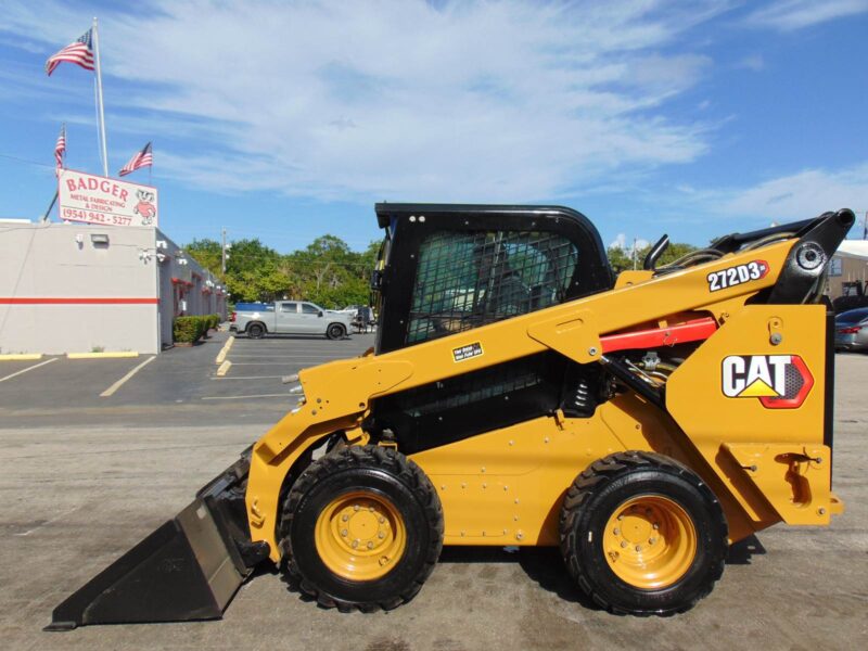 2021 CAT 272D3-XE "110 HP MONSTER" SUPER HIGH FLOW *LOADED WITH OPTIONS* HEATED AIR RIDE SEAT - STEREO - CAMERA - COUNTERWEIGHT PKG - ONLY 1,640 HOURS - Image 3