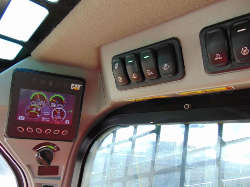 2021 CAT 272D3-XE "110 HP MONSTER" SUPER HIGH FLOW *LOADED WITH OPTIONS* HEATED AIR RIDE SEAT - STEREO - CAMERA - COUNTERWEIGHT PKG - ONLY 1,640 HOURS - Image 34