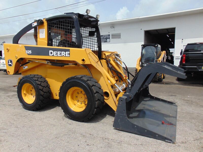 2008 JOHN DEERE 325 "BIG 76 HP TURBO" HIGH FLOW - PRE-EMISSIONS - JOYSTICK CONTROLS - ONLY 1,832 ORIGINAL 1 OWNER HOURS - 100% SERVICED