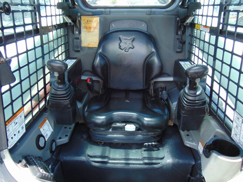 2017 BOBCAT S-740 TURBO 2 SPEED "HIGH FLOW" - JOYSTICKS - HEAT & A/C - STEREO - MONITOR - KEYLESS SECURITY - BRAND NEW TIRES - 100% SERVICED - Image 13