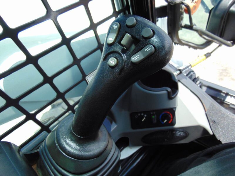 2017 BOBCAT S-740 TURBO 2 SPEED "HIGH FLOW" - JOYSTICKS - HEAT & A/C - STEREO - MONITOR - KEYLESS SECURITY - BRAND NEW TIRES - 100% SERVICED - Image 14
