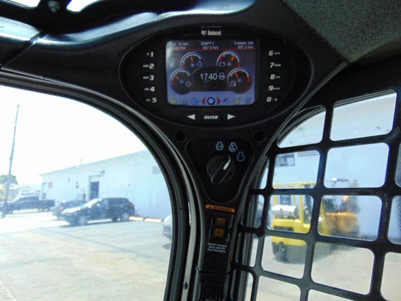 2017 BOBCAT S-740 TURBO 2 SPEED "HIGH FLOW" - JOYSTICKS - HEAT & A/C - STEREO - MONITOR - KEYLESS SECURITY - BRAND NEW TIRES - 100% SERVICED - Image 17