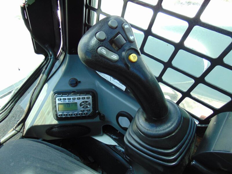 2017 BOBCAT S-740 TURBO 2 SPEED "HIGH FLOW" - JOYSTICKS - HEAT & A/C - STEREO - MONITOR - KEYLESS SECURITY - BRAND NEW TIRES - 100% SERVICED - Image 21