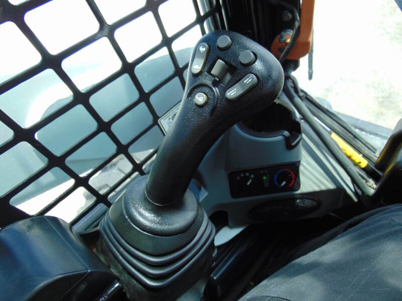 2017 BOBCAT S-740 TURBO 2 SPEED "HIGH FLOW" - JOYSTICKS - HEAT & A/C - STEREO - MONITOR - KEYLESS SECURITY - BRAND NEW TIRES - 100% SERVICED - Image 22