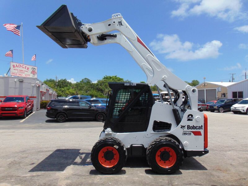 2017 BOBCAT S-740 TURBO 2 SPEED "HIGH FLOW" - JOYSTICKS - HEAT & A/C - STEREO - MONITOR - KEYLESS SECURITY - BRAND NEW TIRES - 100% SERVICED - Image 26
