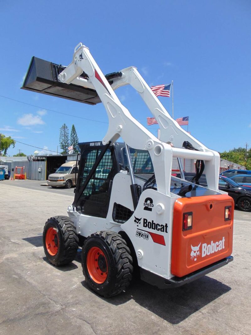 2017 BOBCAT S-740 TURBO 2 SPEED "HIGH FLOW" - JOYSTICKS - HEAT & A/C - STEREO - MONITOR - KEYLESS SECURITY - BRAND NEW TIRES - 100% SERVICED - Image 29