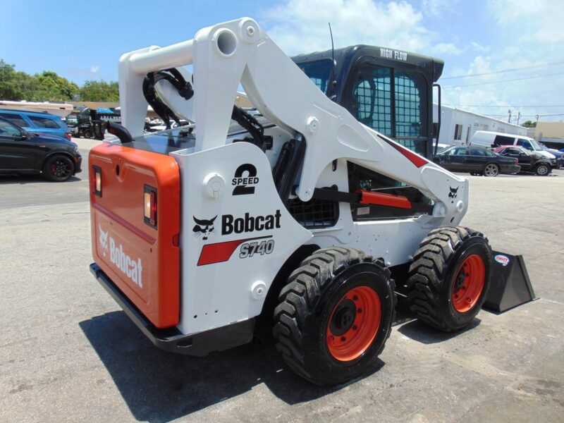 2017 BOBCAT S-740 TURBO 2 SPEED "HIGH FLOW" - JOYSTICKS - HEAT & A/C - STEREO - MONITOR - KEYLESS SECURITY - BRAND NEW TIRES - 100% SERVICED - Image 5