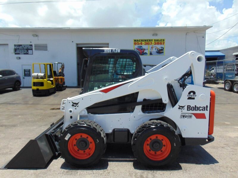 2017 BOBCAT S-740 TURBO 2 SPEED "HIGH FLOW" - JOYSTICKS - HEAT & A/C - STEREO - MONITOR - KEYLESS SECURITY - BRAND NEW TIRES - 100% SERVICED - Image 8