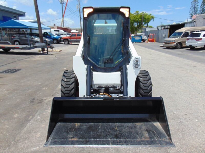 2017 BOBCAT S-740 TURBO 2 SPEED "HIGH FLOW" - JOYSTICKS - HEAT & A/C - STEREO - MONITOR - KEYLESS SECURITY - BRAND NEW TIRES - 100% SERVICED - Image 9