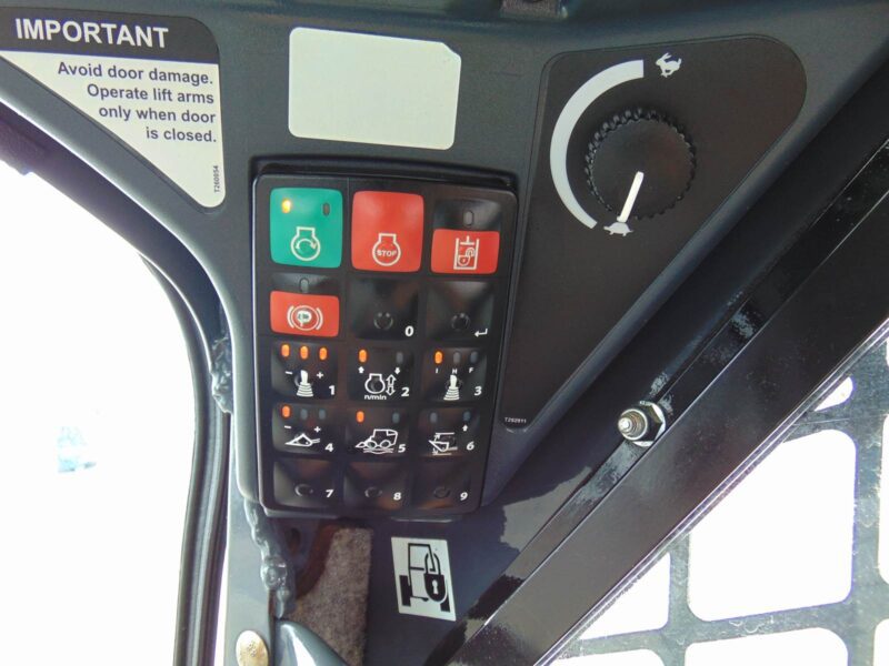 2020 JOHN DEERE 332G TURBO 2 SPEED "HIGH FLOW" - 41 GPM - BIG 100 HP YANMAR DIESEL - STEREO A/C - POWER COUPLER - ISO JOYSTICKS - 1,790 HOURS - Image 32