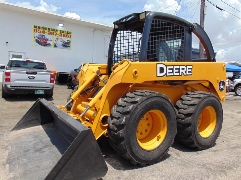 2005 JOHN DEERE 250 TURBO 2 SPEED - 65 HP WHEEL LOADER - NO EMISSIONS - NO HEADACHES 100% SERVICED AND JOB READY - Image 2
