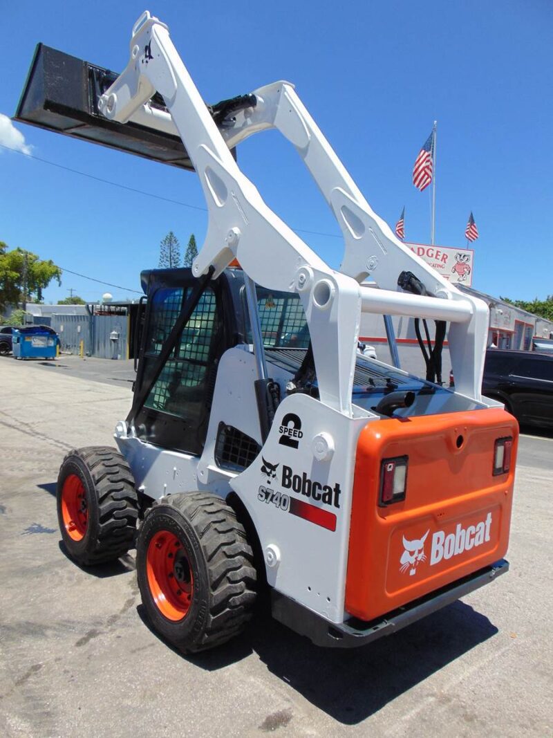 2016 BOBCAT S740 TURBO 2 SPEED "HIGH FLOW" BIG 74 HP - HEAT AND A/C - STEREO - BOB/TACH POWER CUPLER - NEW TIRES - ONLY 1,818 HOURS - Image 6